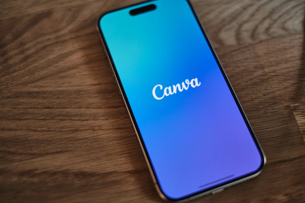 Aplikasi edit foto makanan Canva
