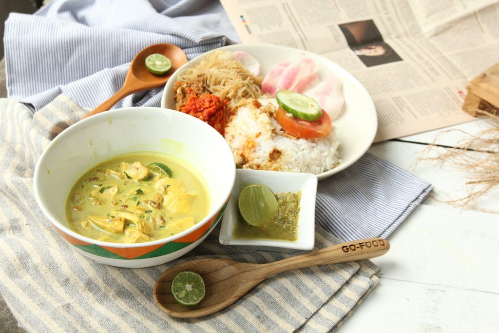 Soto sebagai menu andalan restoran